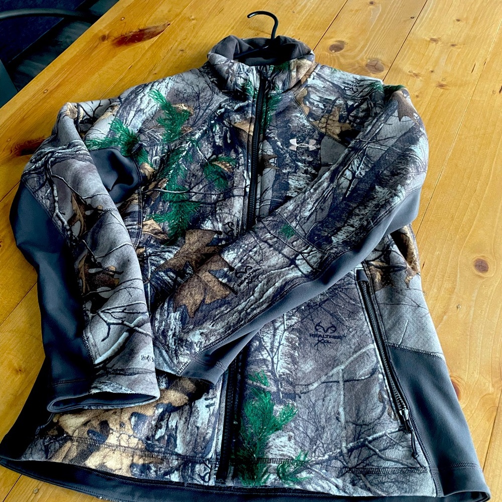 Women’s under armor jacket medium